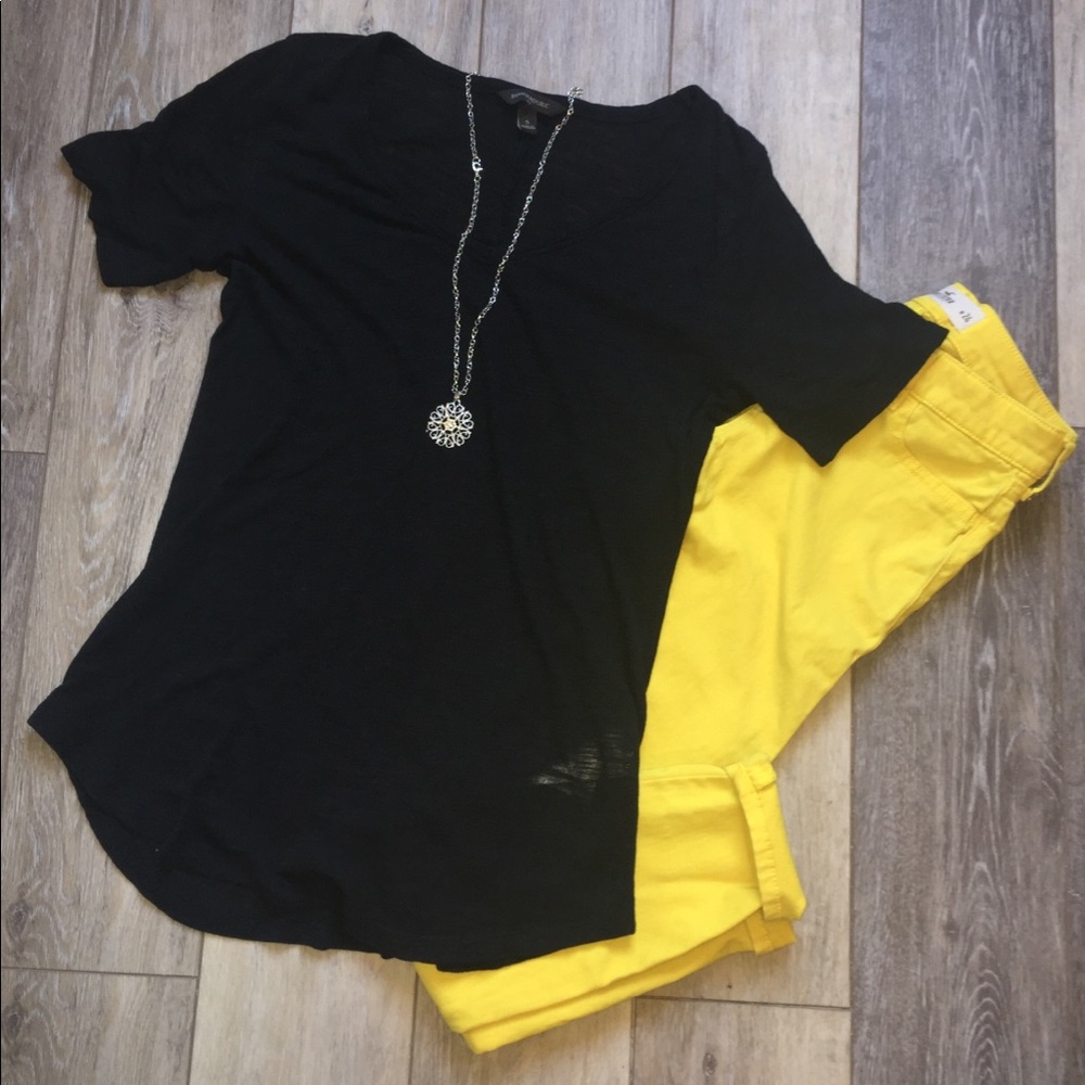 Banana Republic, classic black T, great condition!